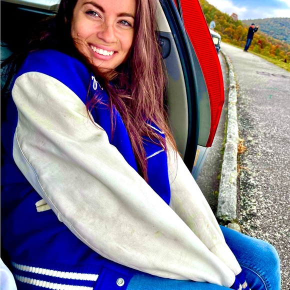 Meet your Posher, Taylor - Picture 5 of 8